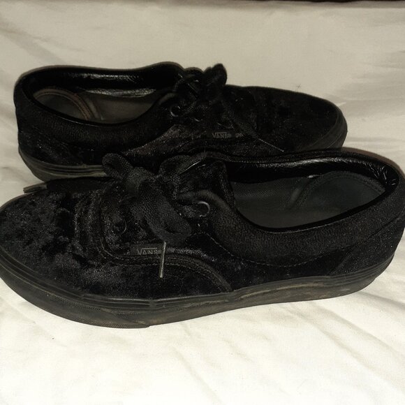 VANS OLD SKOOL SNEAKERS BLACK VELVET SKATE SHOES 507452-MENS 5 WOMENS SIZE 6.5 - Picture 1 of 4